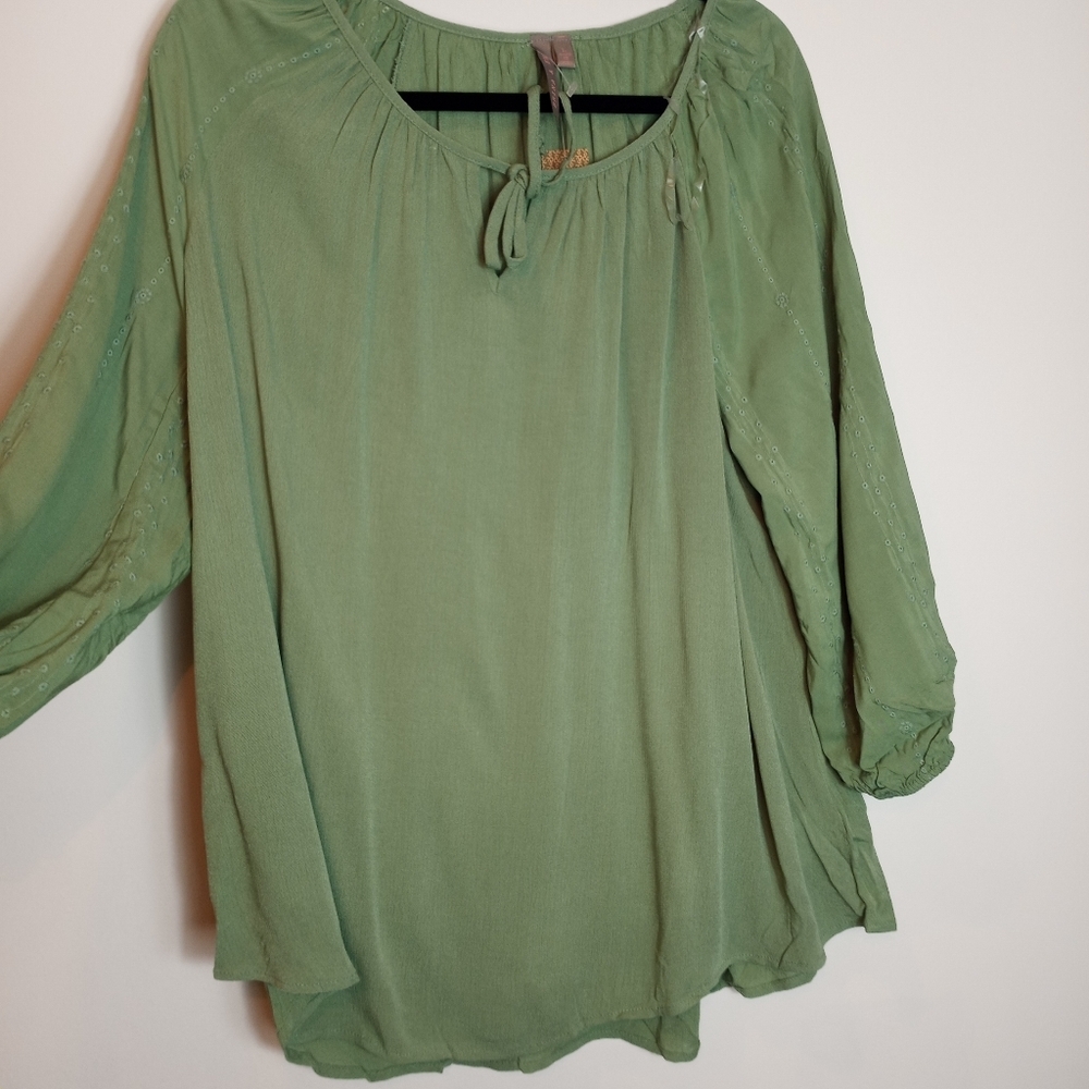 Brina & Em boho style green peasant top - Picture 2 of 8